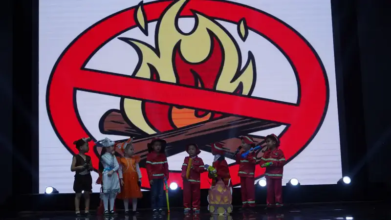 Формирование культуры безопасности: спасатели обучают детей действиям при ЧС (2)