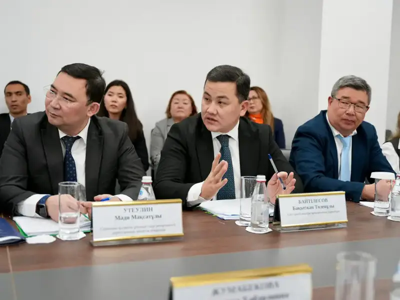 В Центре судебных экспертиз состоялась встреча Министра юстиции Ерлана Сарсембаева с депутатами Сената Парламента РК по вопросу развития судебно-экспертной деятельности и повышения качества экспертных услуг (5)