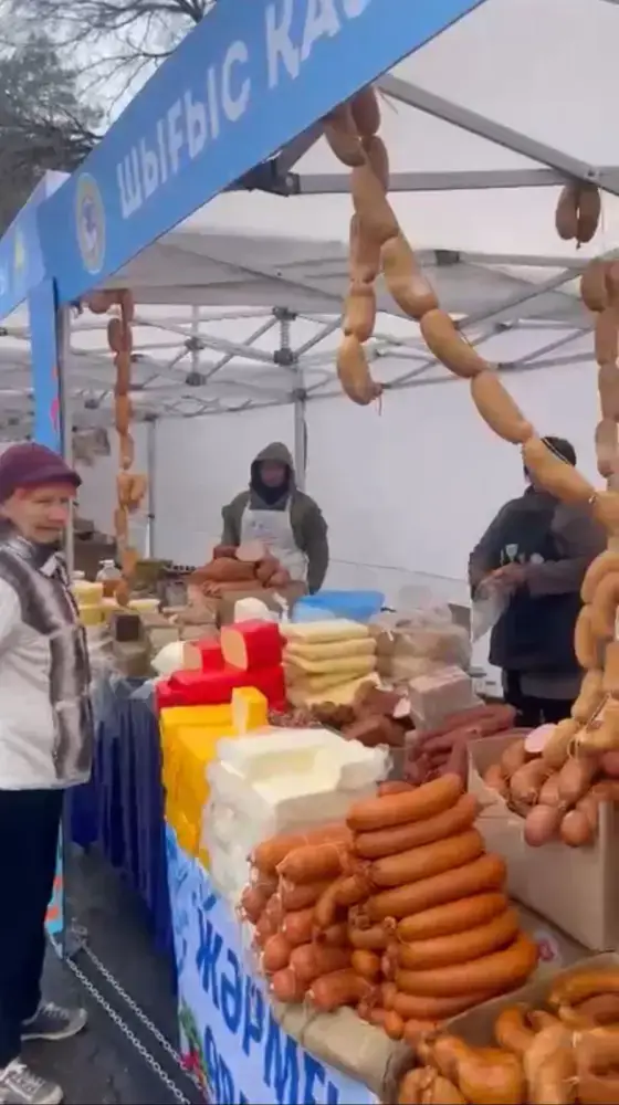 Фермеры из Восточного Казахстана привезли в Алматы свежее мясо и натуральный мед по доступным ценам (3)