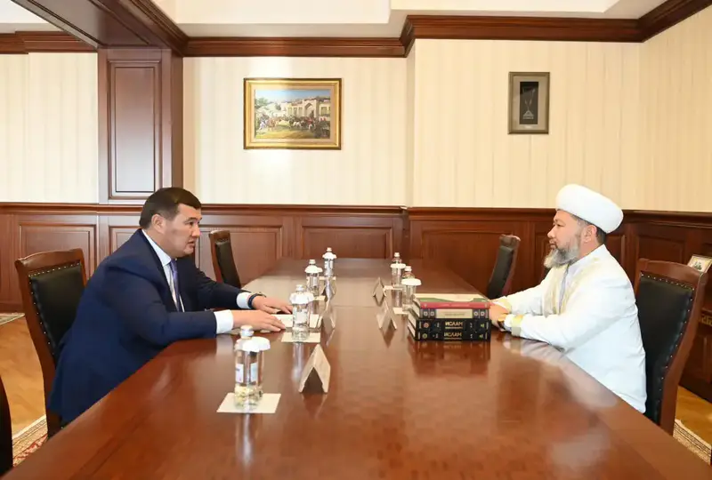 Встреча Верховного муфтия с акимом области: обсуждение религиозной стабильности и поддержки имамов Астане