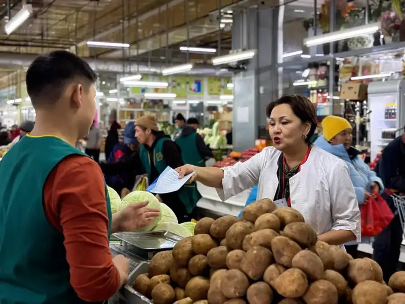 Акцию по профилактике и борьбе со СПИДом провели в столичных торговых центрах (8)