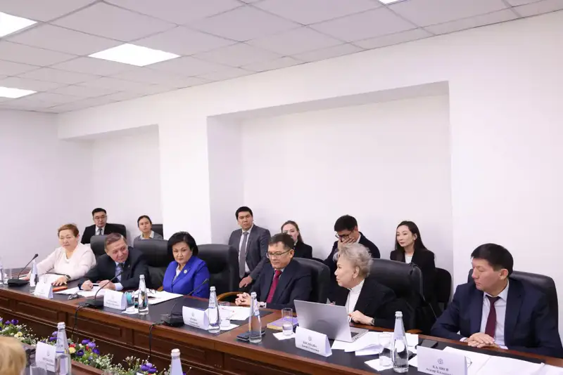 В Академии правосудия при Высшем Судебном Совете состоялась диалоговая площадка «Ашық алаң» на тему «Судебная защита прав и свобод человека, гражданина и личности в уголовной юстиции» (5)