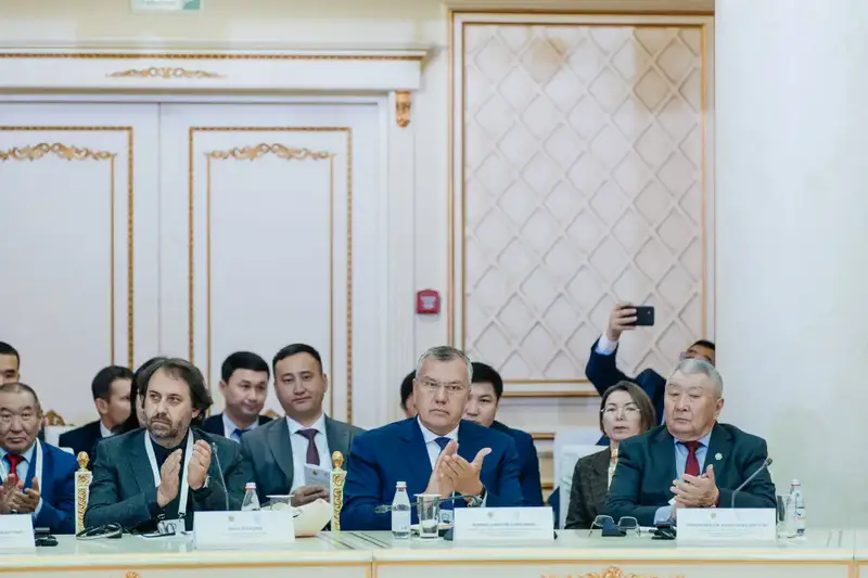 В Атырау стартовал международный симпозиум «Сарайшык: история и культура Великой степи на стыке Востока и Запада» (9)