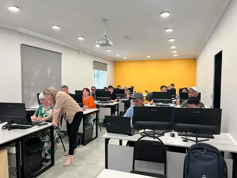 В Карагандинской области обучают цифровым профессиям людей с инвалидностью и их опекунов (3)