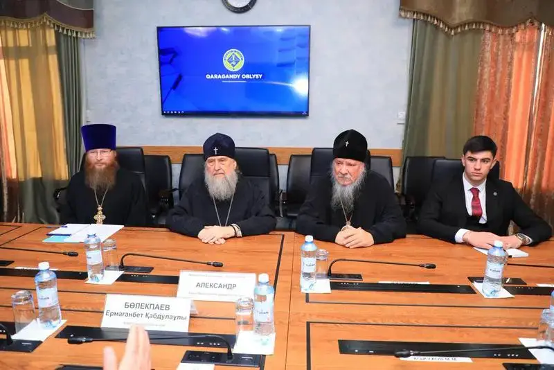 Аким Карагандинской области встретился с митрополитом Астанайским и Казахстанским Александром (4)