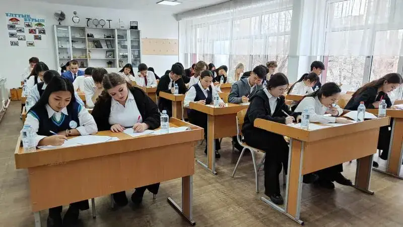 «Лидер XXI века»: в Карагандинской области выбрали самых эрудированных школьников (2)