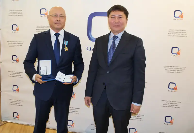 Государственные награды получили сотрудники Бюро в честь Дня статистики (3)