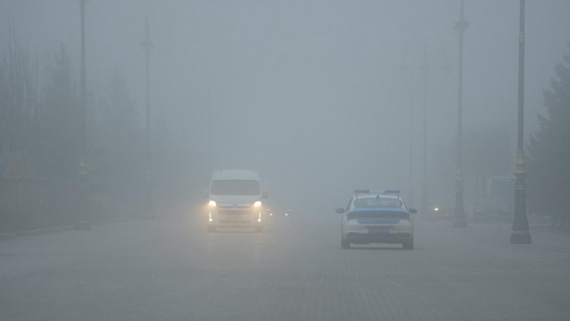 Астана погружена в густой туман: высокие здания и ключевые объекты почти неразличимы Астане
