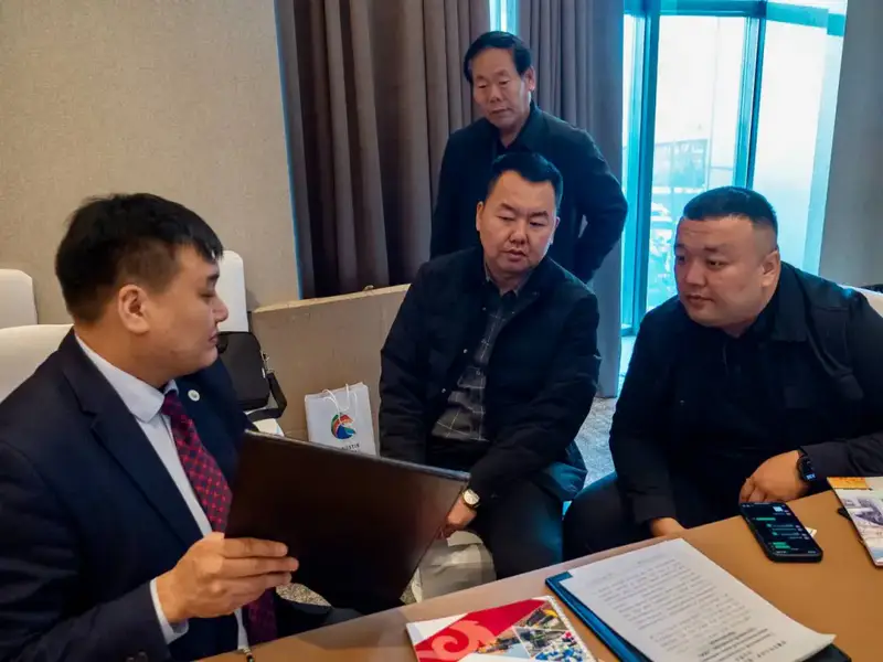 В ходе мероприятий были предметно обсуждены перспективные направления сотрудничества, осуществлен обмен опытом и определены конкретные шаги по дальнейшему развитию взаимодействия. (4)