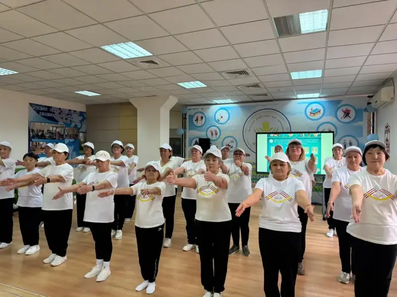 Выпускной для пожилых: столичные пенсионеры завершили курс гимнастики Айкуне (5)