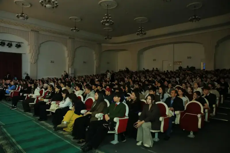 В Алматы прошел поэтический и музыкальный вечер «Ұйықтап жатқан жүректі ән оятар», посвященный 180-летию Абая Кунанбаева (3)