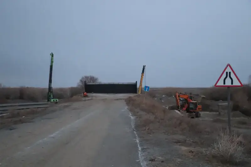 В Кокпектинском районе реконструируют мост, ведущий в село Тассай (4)