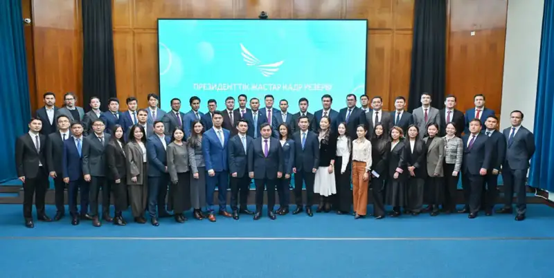 Председатель АДГС провел брифинг по итогам отбора в Президентский молодежный кадровый резерв-2025 и встретился с резервистами (6)