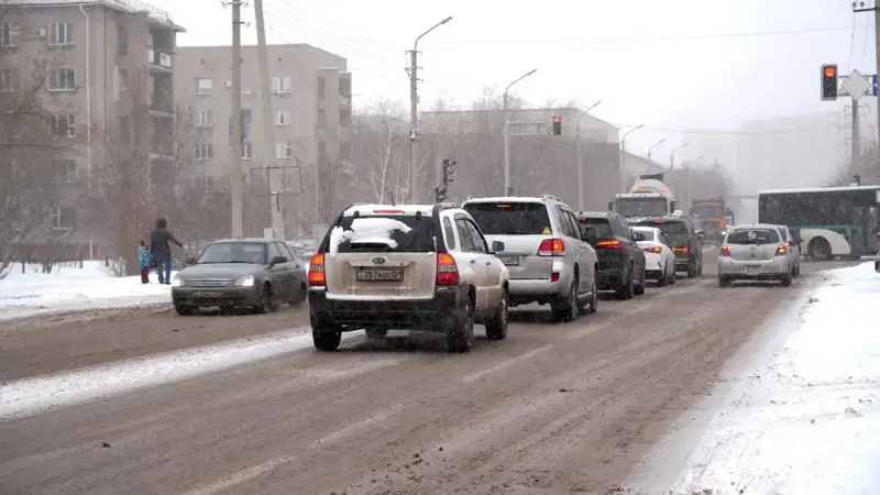 Казахстан внедряет национальный стандарт противогололедных материалов для повышения безопасности в зимний период Астане