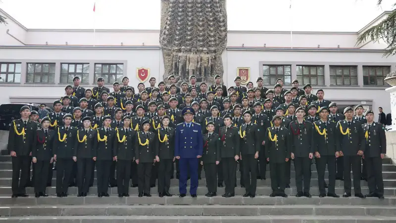 Мемориальная доска капитану Кайрату Кудабаеву в военном вузе Турции Астане