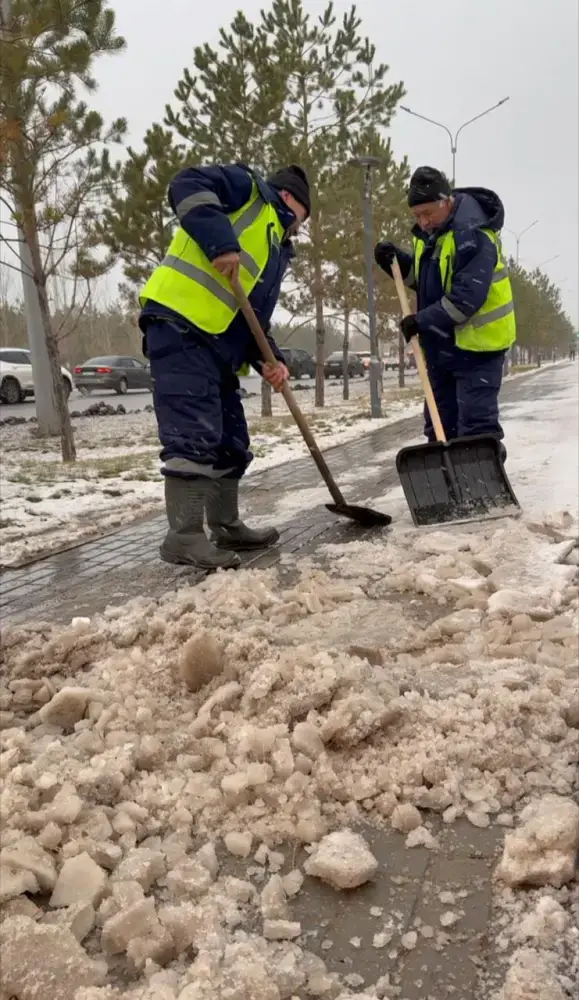 Уборка снега и наледи в Астане почти 3000 коммунальщиков Астане