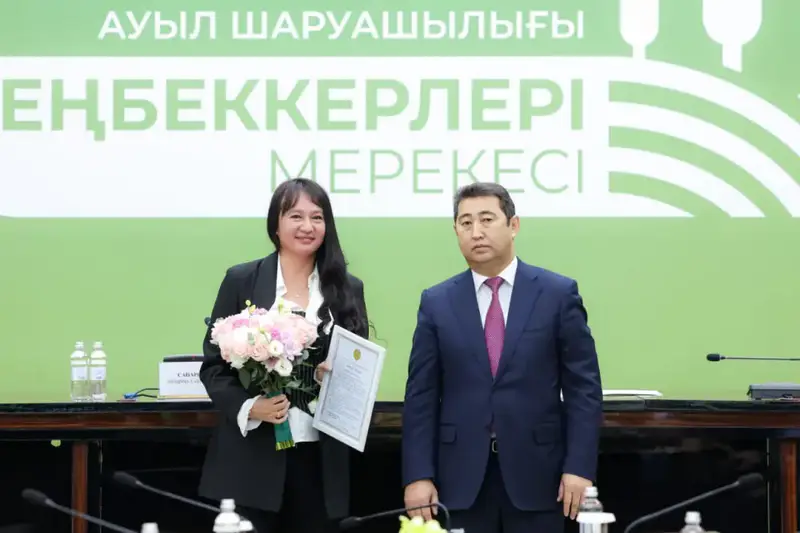 Айдарбек Сапаров вручил лучшим представителям АПК Шымкента государственные награды (5)