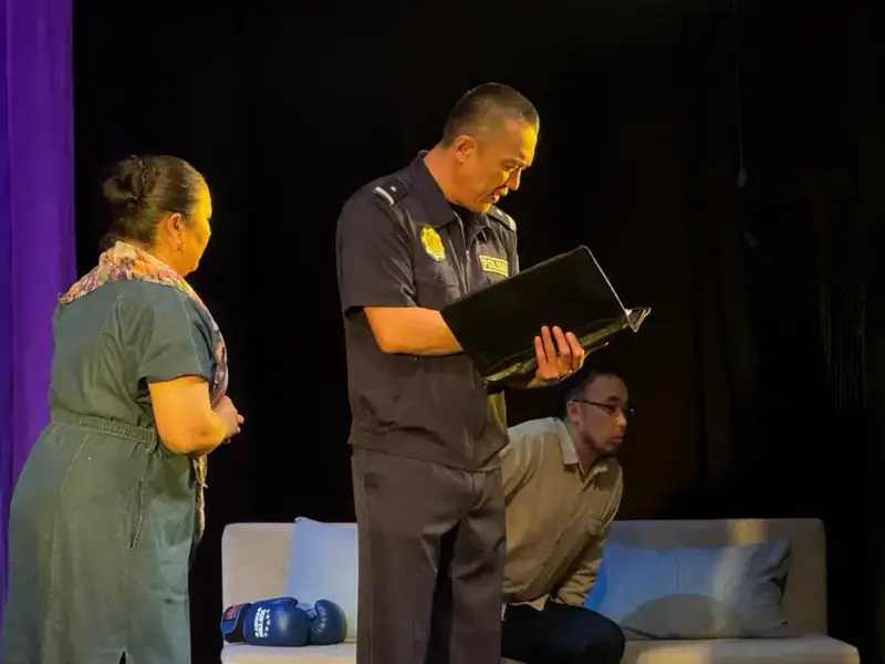 На сцене театра "Жастар" в Астане состоялась премьера спектакля "Соңғы аялдама" о проблемах наркомании Астане