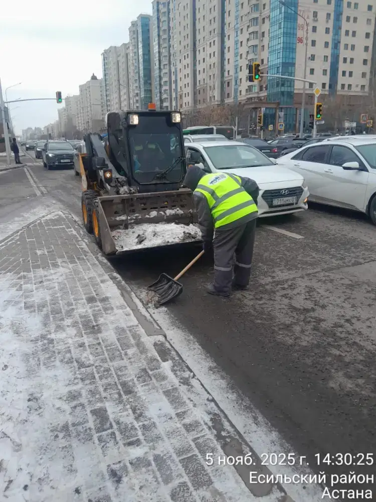 За два дня из Астаны вывезено более 3 000 кубометров снега (4)