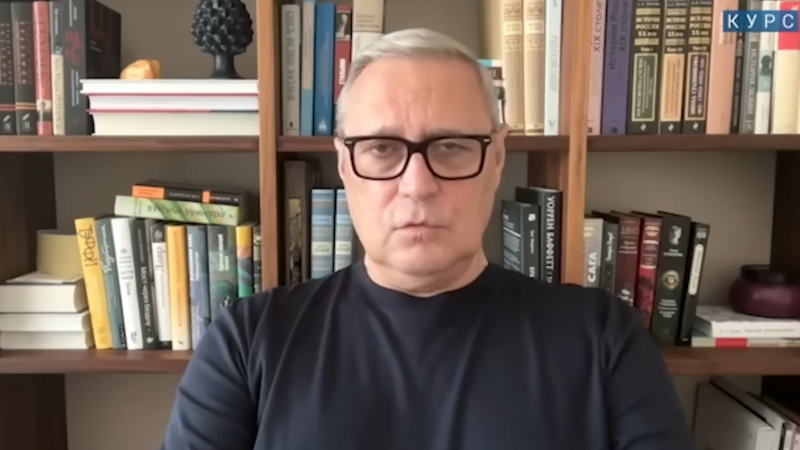 Бывший премьер-министр России Михаил Касьянов внесён в перечень террористов и экстремистов, согласно данным Росфинмониторинга. Астане