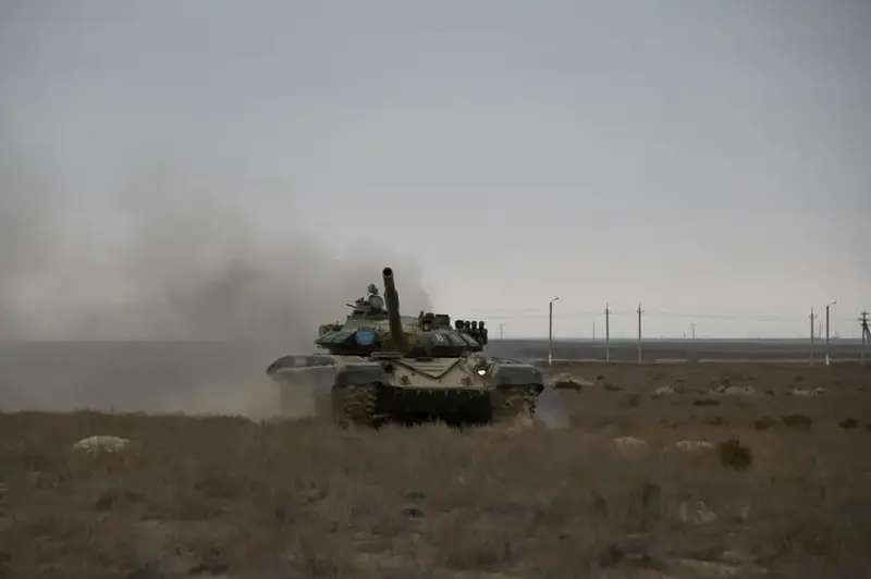 В Актауском гарнизоне более шестисот морских пехотинцев прошли обкатку танком (7)