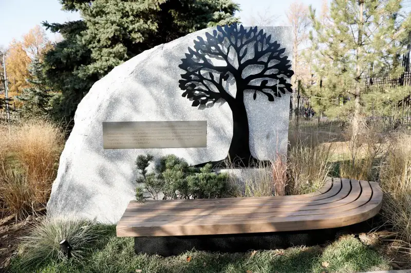 Дархан Сатыбалды посетил новый сквер в Алматы (2)