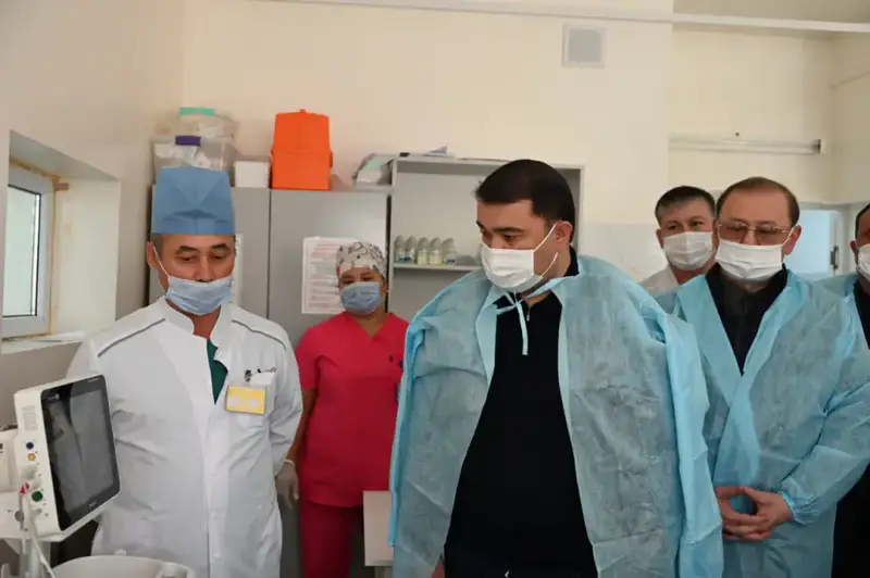 АКИМ ТУРКЕСТАНСКОЙ ОБЛАСТИ ПОСЕТИЛ ЖЕТЫСАЙ И ВЫРАЗИЛ СОБОЛЕЗНОВАНИЯ БЛИЗКИМ ПОГИБШИХ ПРИ ПОЖАРЕ (6)