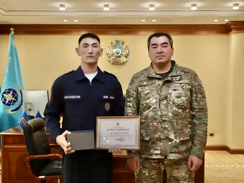 САЯТ ПШЕМБАЕВ ПОЛУЧИЛ ПОЧЁТНУЮ ГРАМОТУ МЧС ЗА СПАСЕНИЕ ДЕВУШКИ В АСТАНЕ Астане