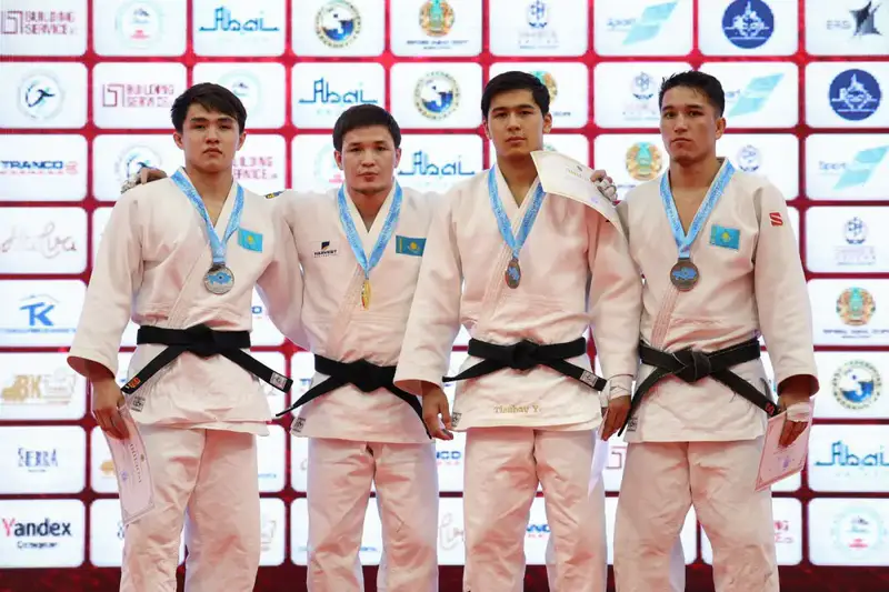 Ербол Мырзабосынов дзюдодан ел біріншілігінің жеңімпаздарын марапаттады (2)