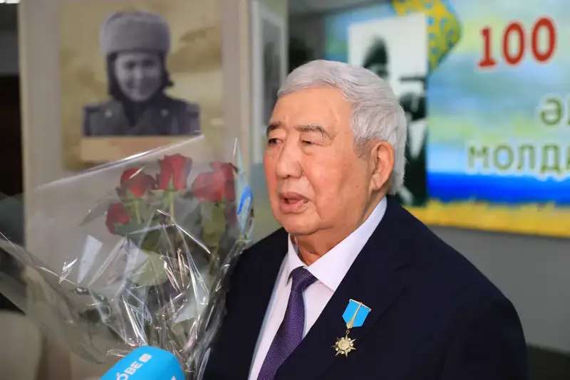 Земляки встретили в аэропорту Амангоса Тулеуова, удостоенного звания «Қазақстанның Еңбек Ері» (2)