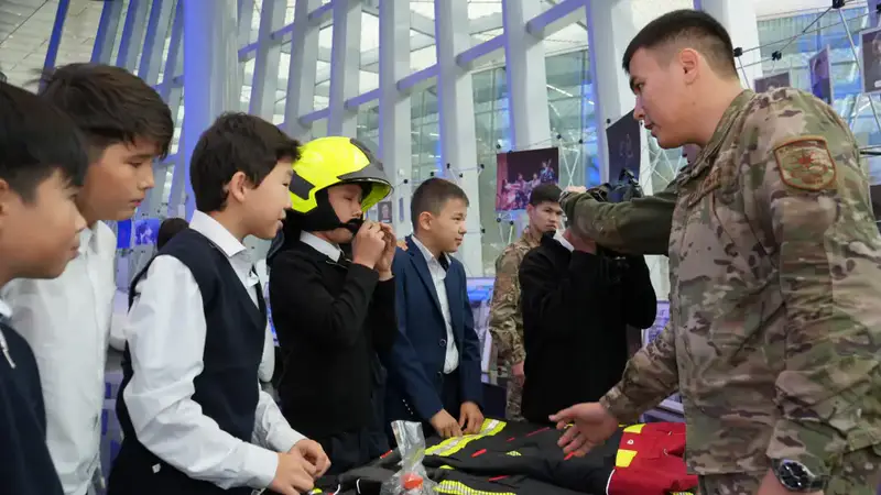 МЧС и театр объединяются ради безопасного будущего детей (7)