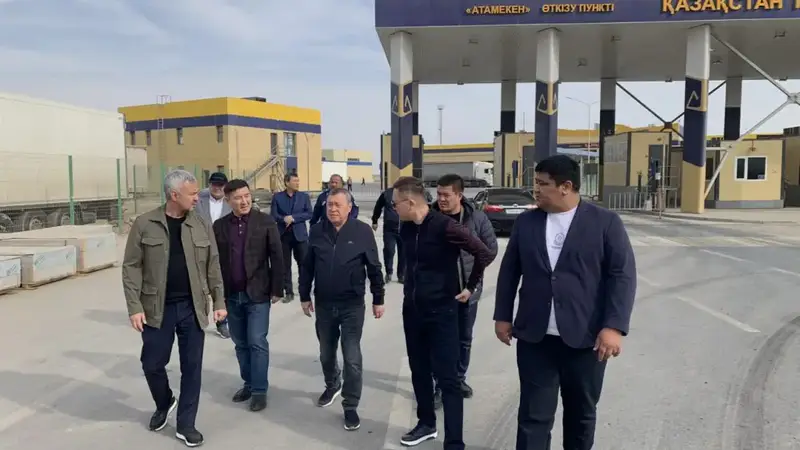 Сакен Каныбеков проинспектировал работу фитосанитарных контрольных постов в Туркестанской области (5)