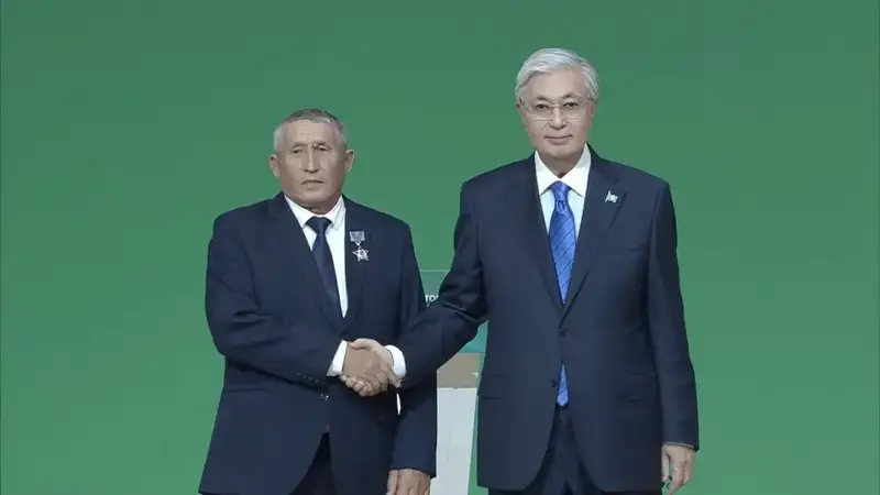 Президент Казахстана наградил ветерана сельского хозяйства из Карагандинской области орденом 'Еңбек Даңқы' Астане