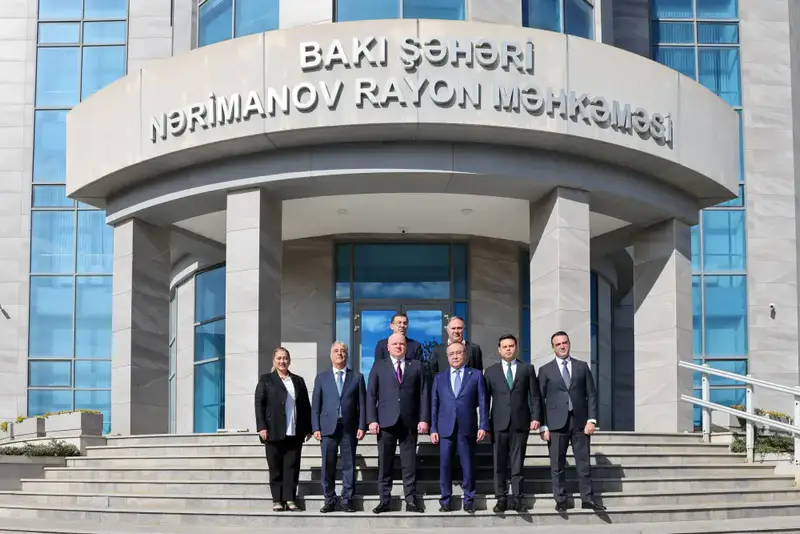 В рамках рабочей поездки в Азербайджанскую Республику делегация Высшего Судебного Совета во главе с Председателем Дмитрием Малаховым посетила ряд судов первой и апелляционной инстанций (10)