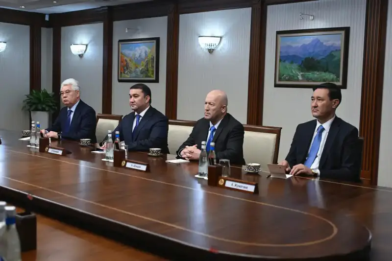 ГЛАВА ТУРКЕСТАНСКОЙ ОБЛАСТИ ВСТРЕТИЛСЯ С ПРЕМЬЕР-МИНИСТРОМ РЕСПУБЛИКИ УЗБЕКИСТАН (2)