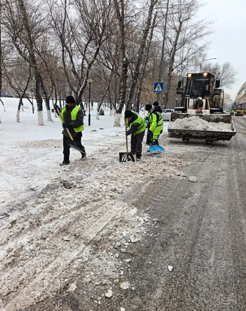 В Астане mobilized for snow removal: 3000 workers and over 1000 units of equipment deployed Астане