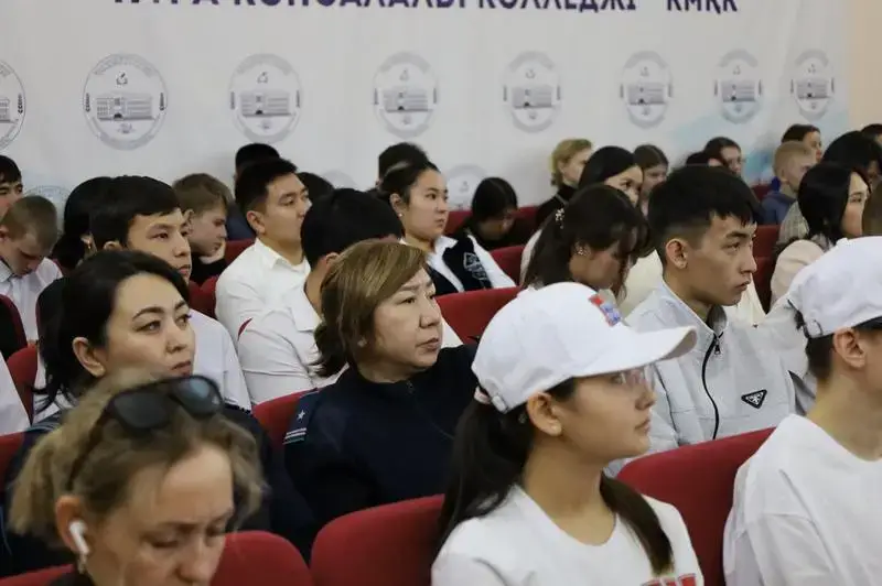 Премии лучшим молодым специалистам вручили в Нуринском районе (5)