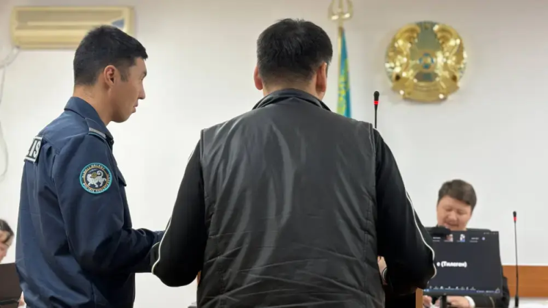 Казахстанцы могут вернуть деньги, отправленные блогеру Ильясу Сариеву, известному как 'казахский Робин Гуд' Астане