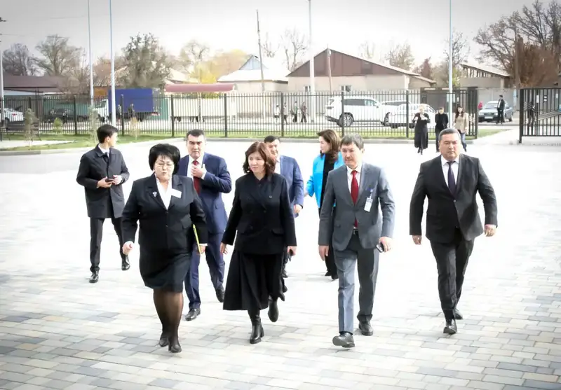 Наша задача — обеспечить детям качественное образование и доступ к передовым образовательным технологиям, создав равные условия школьной инфраструктуры в городах и селах — министр просвещения Жулдыз Сулейменова (6)