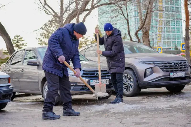 «Таза Қазақстан»: в Астане на территории Государственной академической филармонии им.Е. Рахмадиева прошла акция чистоты Астане