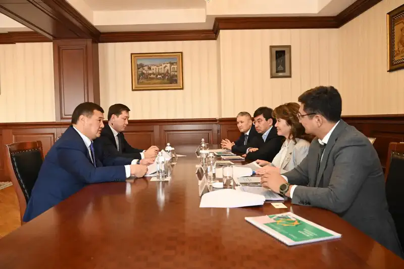 Два архитекторов экономического роста: аким области и глава Народного банка обсуждают будущее бизнеса Астане