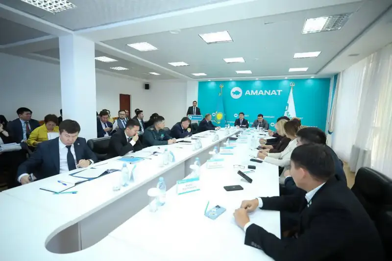 В Мангистауской области состоялось заседание депутатской фракции партии «АМАNАТ» (6)