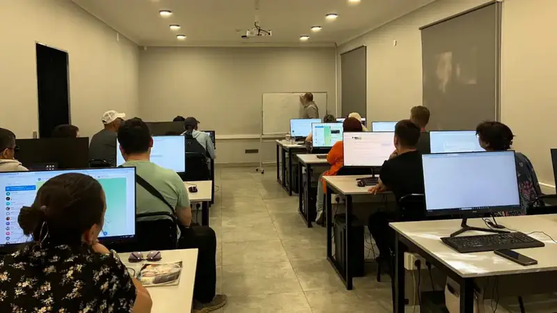 Цифровые горизонты: люди с инвалидностью и их опекуны осваивают IT-профессии в Карагандинской области Астане