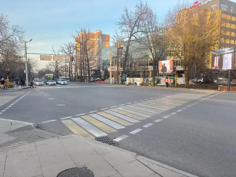 В Алматы изменена схема движения на перекрестке пр. Достык и ул. Жолдасбекова (2)