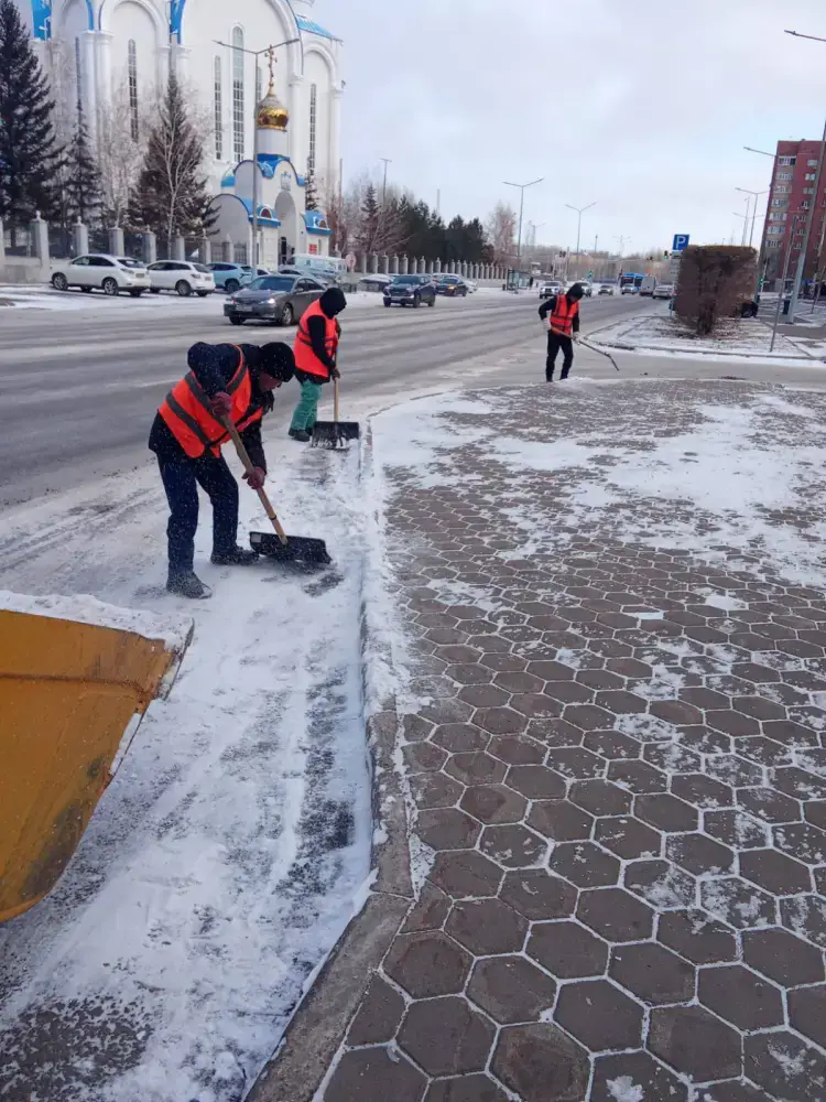 В Астане выпал первый снег: коммунальные службы работают в усиленном режиме (4)