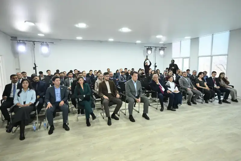 ПРЕДСЕДАТЕЛЬ СЕНАТА ОЗНАКОМИЛСЯ С НАУЧНЫМ ПОТЕНЦИАЛОМ BUKETOV UNIVERSITY (5)