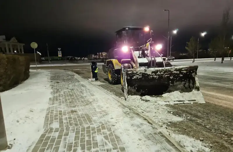 Значительное количество спецтехники и рабочих mobilизовано для ночной уборки снега в Астане Астане