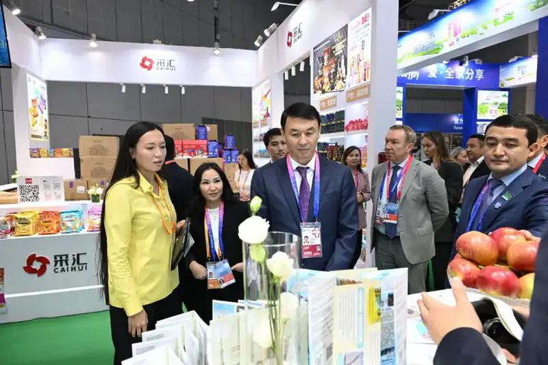 Аким Алматы посетил Международную импортную выставку в Шанхае (3)