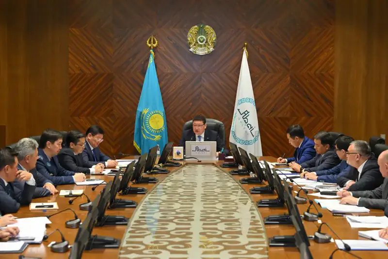 Рассмотрены вопросы реализации государственной молодежной политики и развития массового спорта в регионе (6)