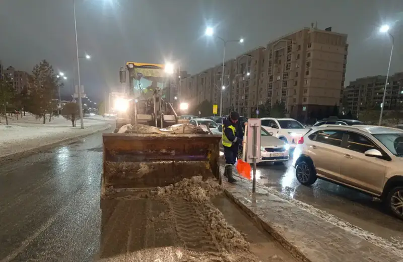 Снегоуборочные работы в Астане 1143 единицы спецтехники Астане